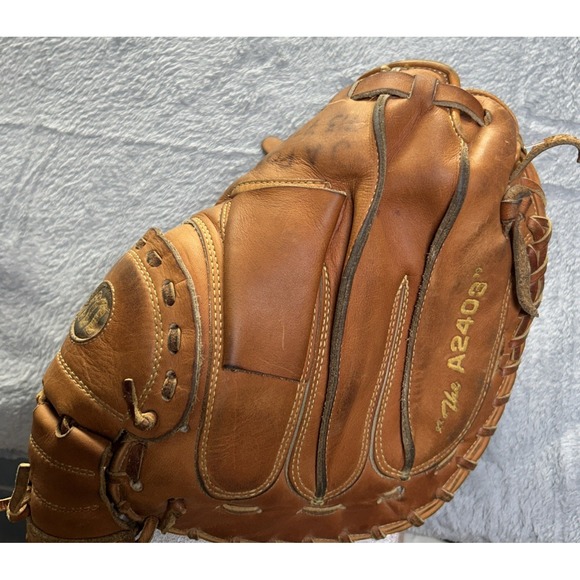 Wilson A2403 Catchers Mitt RHT 35